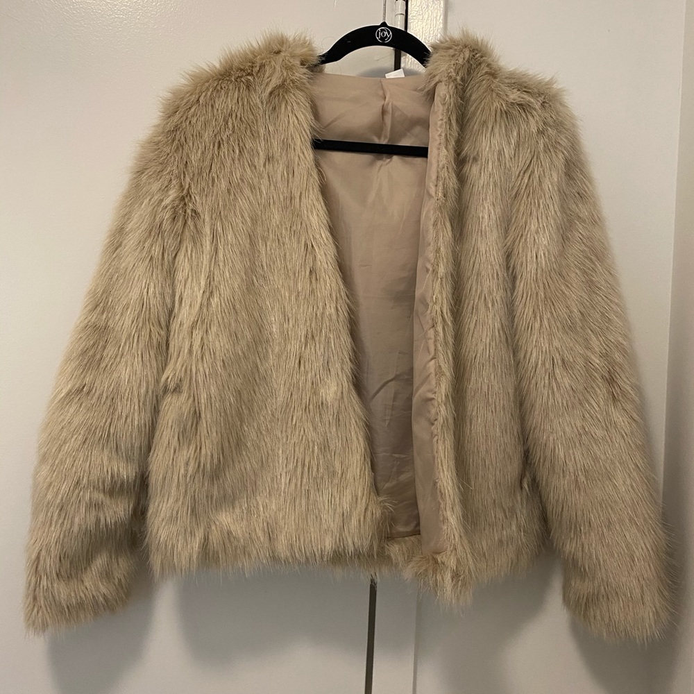 FUZZY FUR HOODED CROPPED JACKET